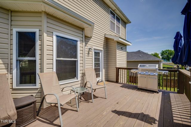 2016 Falling Leaf Drive, Kingsport, TN 37664