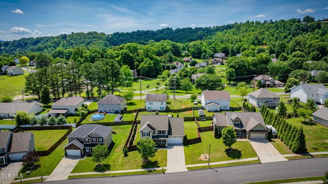 2016 Falling Leaf Drive, Kingsport, TN 37664