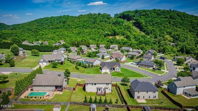 2016 Falling Leaf Drive, Kingsport, TN 37664