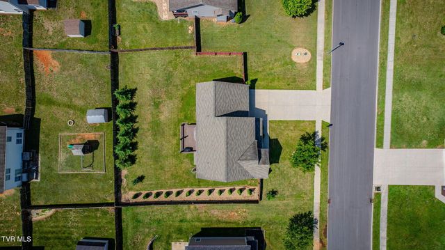 2016 Falling Leaf Drive, Kingsport, TN 37664