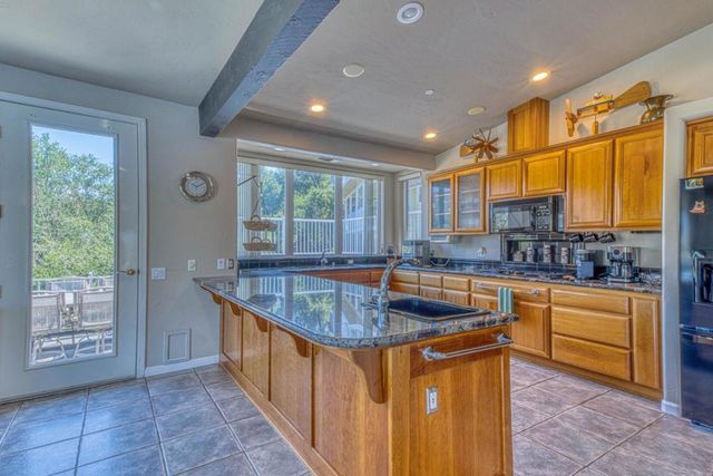 8213 Bass Point, Bradley, CA 93426