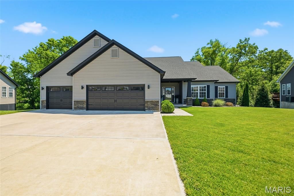 516 Cass Drive, Troy, MO 63379