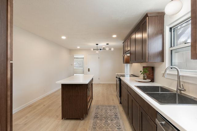 634 N Lone Pine Avenue, Springfield, MO 65802