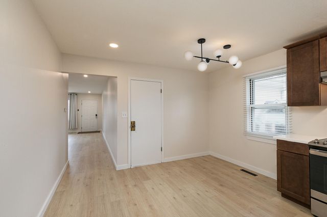 634 N Lone Pine Avenue, Springfield, MO 65802