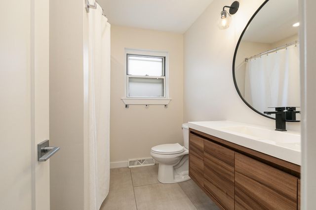 634 N Lone Pine Avenue, Springfield, MO 65802