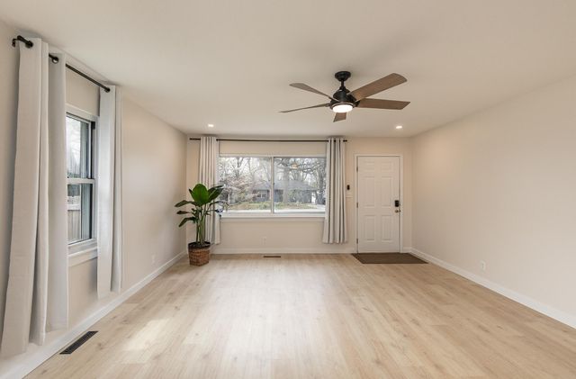 634 N Lone Pine Avenue, Springfield, MO 65802