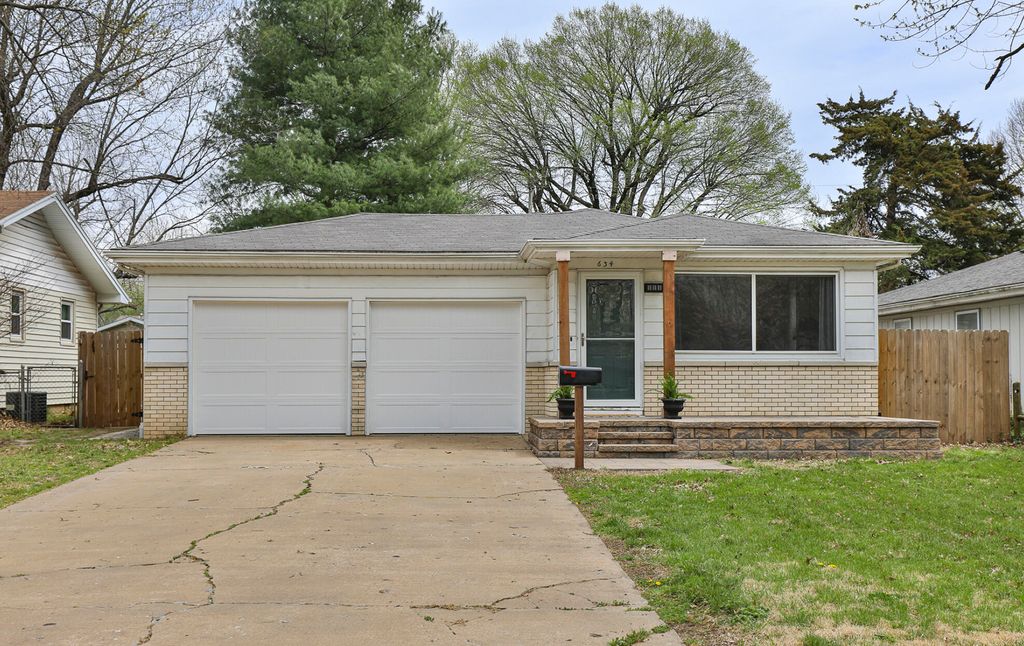 634 N Lone Pine Avenue, Springfield, MO 65802