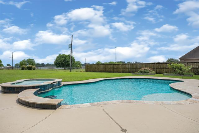 13514 Jbk Memorial Drive, Willis, TX 77318
