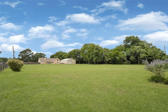 13514 Jbk Memorial Drive, Willis, TX 77318