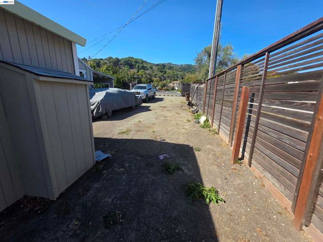 6243 San Pablo Dam Rd, El Sobrante, CA 94803