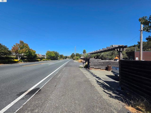 6243 San Pablo Dam Rd, El Sobrante, CA 94803