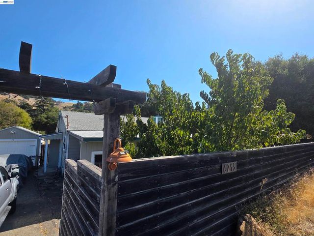 6243 San Pablo Dam Rd, El Sobrante, CA 94803