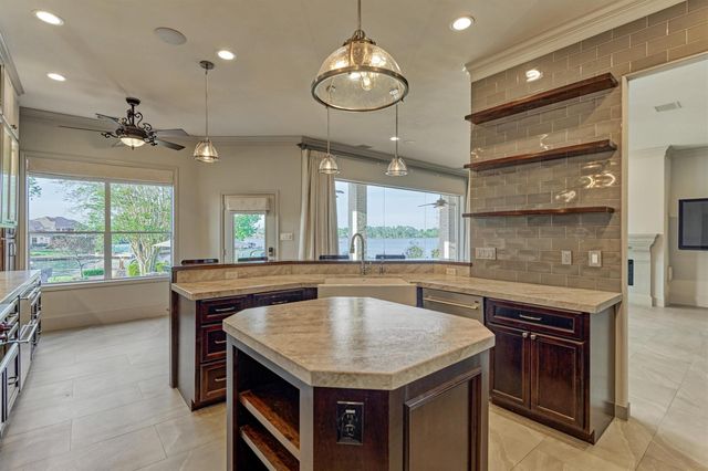 538 French Kingston Ct, Montgomery, TX 77356