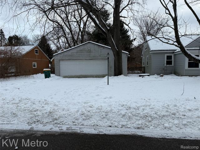 1450 Flamingo, Wixom, MI 48393