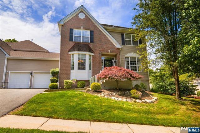 11 Queens Lane, Wayne, NJ 07470