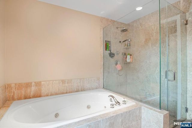 11 Queens Lane, Wayne, NJ 07470