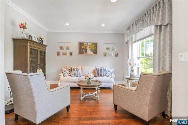11 Queens Lane, Wayne, NJ 07470