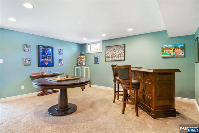 11 Queens Lane, Wayne, NJ 07470