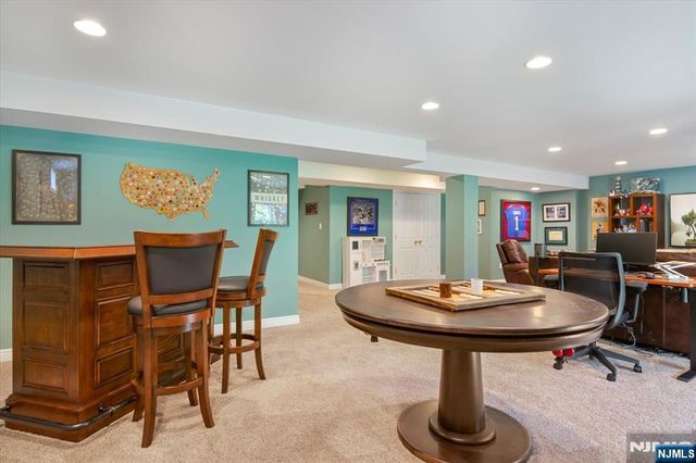 11 Queens Lane, Wayne, NJ 07470