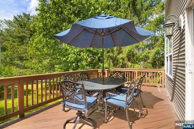 11 Queens Lane, Wayne, NJ 07470