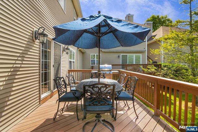 11 Queens Lane, Wayne, NJ 07470