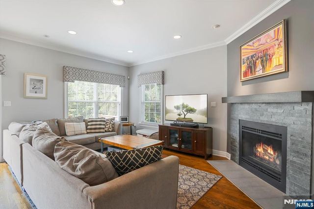 11 Queens Lane, Wayne, NJ 07470