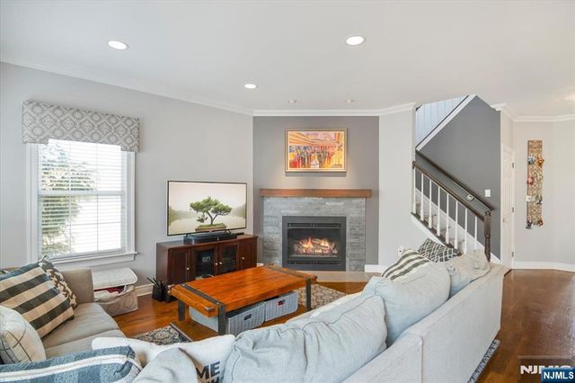 11 Queens Lane, Wayne, NJ 07470