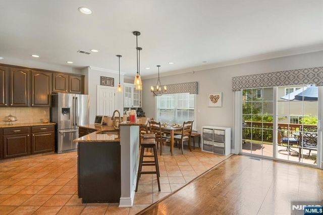 11 Queens Lane, Wayne, NJ 07470