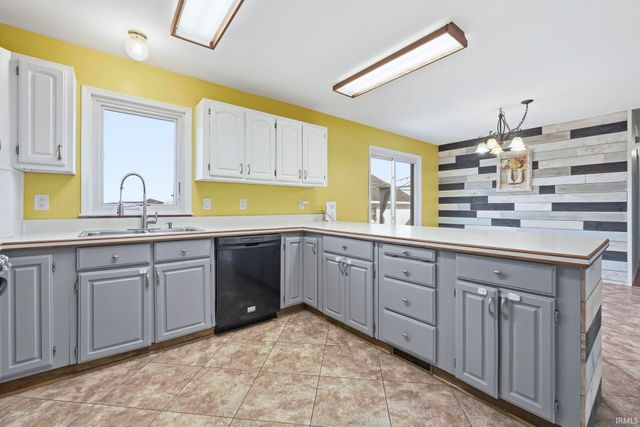 6307 N 500 E Road, Roanoke, IN 46783