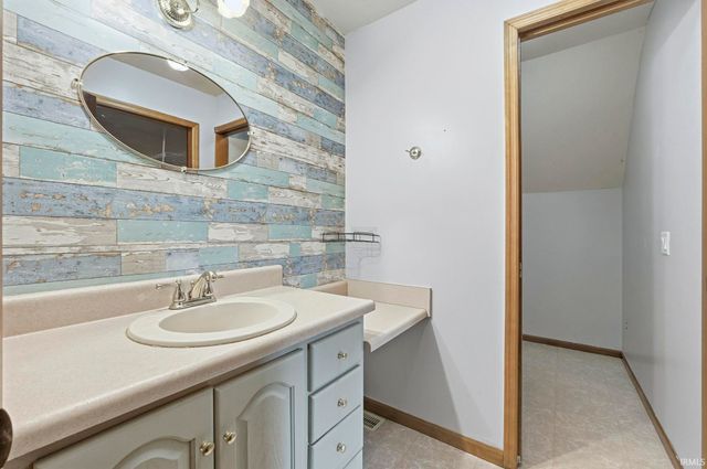 6307 N 500 E Road, Roanoke, IN 46783