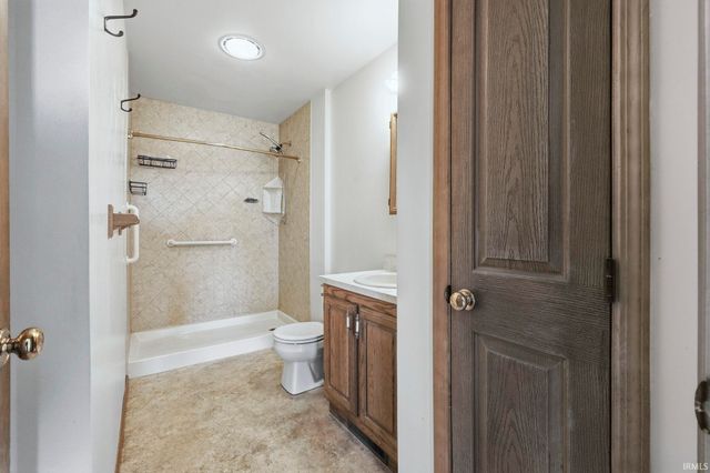 6307 N 500 E Road, Roanoke, IN 46783