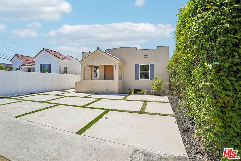 2541 Carmona Avenue, Los Angeles, CA 90016 — photo 3