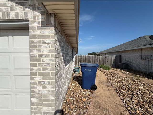 15318 Cruiser St A & B, Corpus Christi, TX 78418