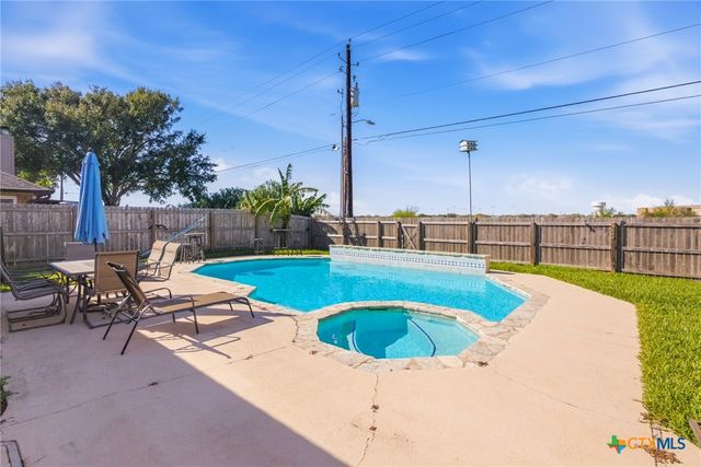408 Cherrystone Circle, Victoria, TX 77904