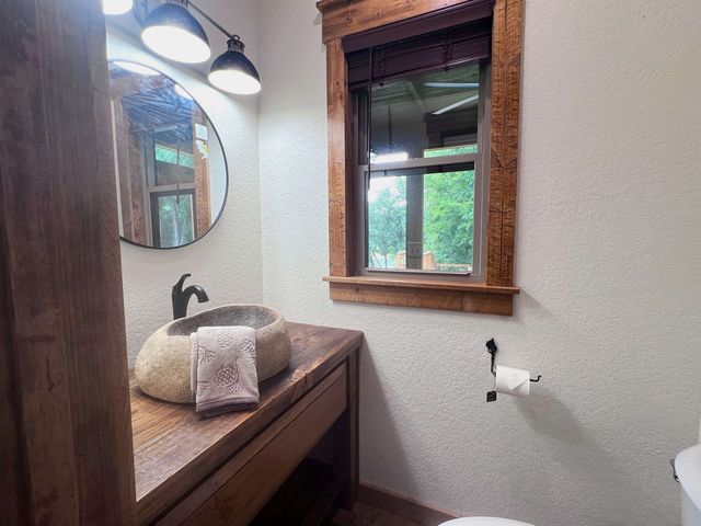 2 N Riverview Lane, Mountain View, AR 72560