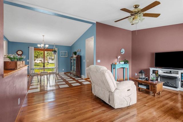 300 ROSEMARY DRIVE, Pulaski, WI 54162