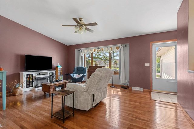 300 ROSEMARY DRIVE, Pulaski, WI 54162