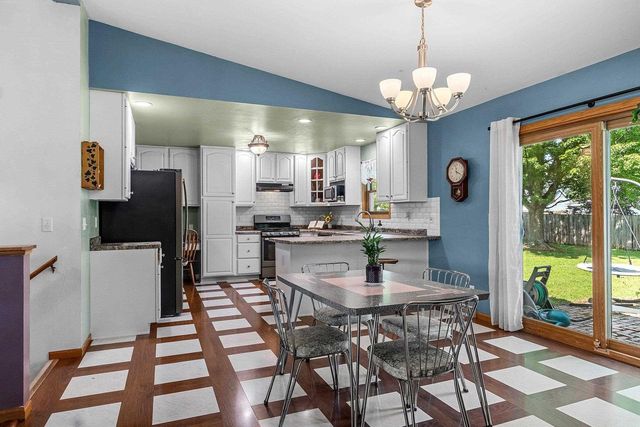 300 ROSEMARY DRIVE, Pulaski, WI 54162
