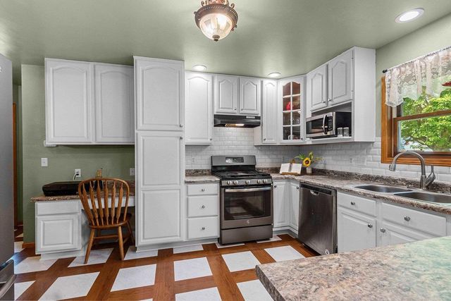 300 ROSEMARY DRIVE, Pulaski, WI 54162