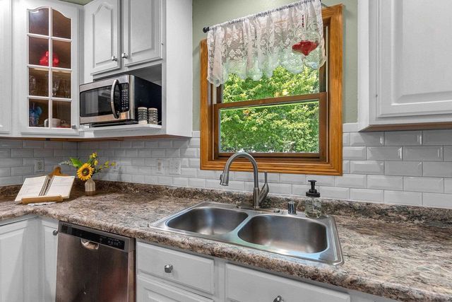 300 ROSEMARY DRIVE, Pulaski, WI 54162