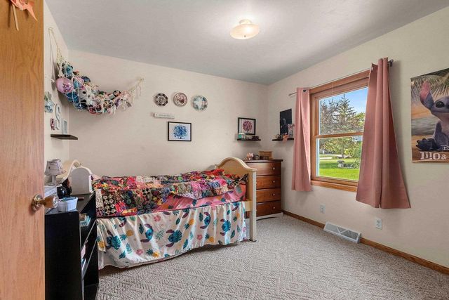 300 ROSEMARY DRIVE, Pulaski, WI 54162