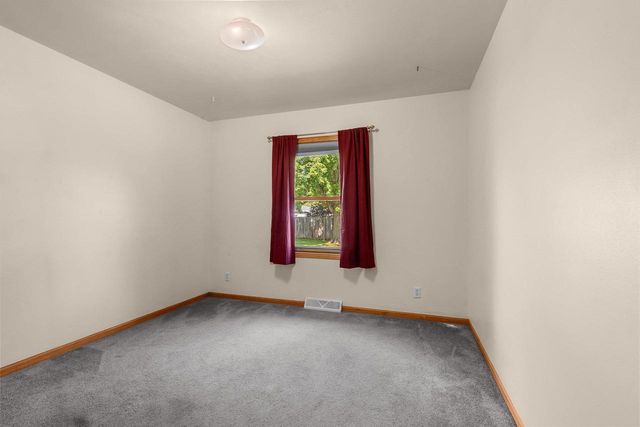 300 ROSEMARY DRIVE, Pulaski, WI 54162