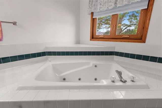 300 ROSEMARY DRIVE, Pulaski, WI 54162