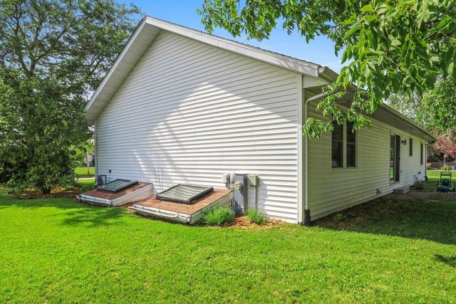 300 ROSEMARY DRIVE, Pulaski, WI 54162