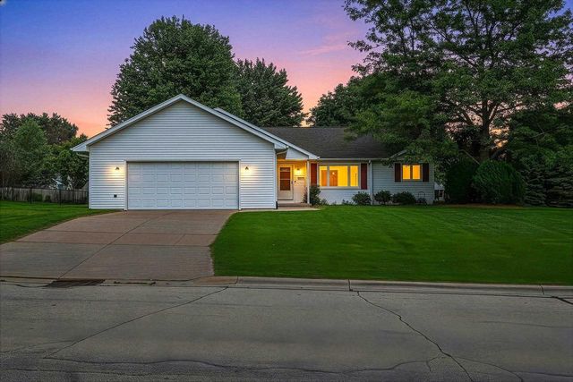 300 ROSEMARY DRIVE, Pulaski, WI 54162
