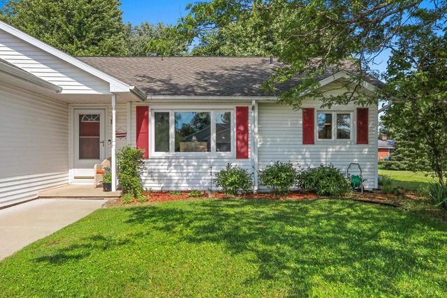 300 ROSEMARY DRIVE, Pulaski, WI 54162