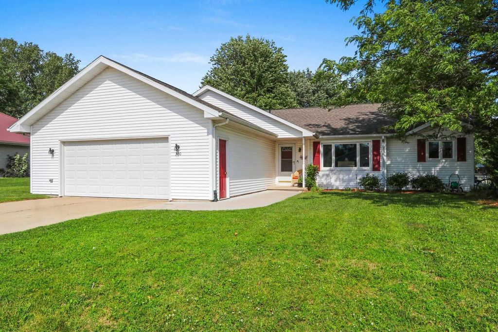 300 ROSEMARY DRIVE, Pulaski, WI 54162