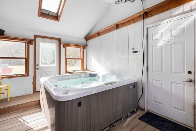 6484 E 1000 N, New Carlisle, IN 46552