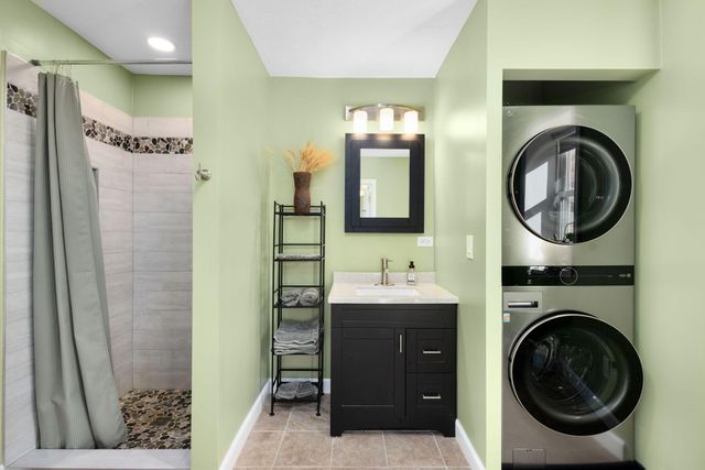 6484 E 1000 N, New Carlisle, IN 46552