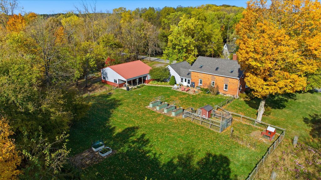 6484 E 1000 N, New Carlisle, IN 46552